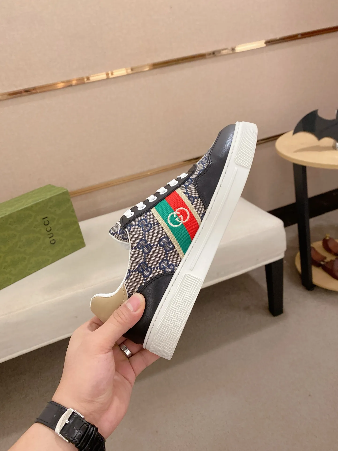 Men's clothing and shoes💰:440💰 (GUCCI) The latest model from the official website 🎁🎁Casual and fashionable men's shoes👟, hot style 💥The version is simple and elegant, exclusive for trendy men. Unique official website latest brand elements 👑Gucci original decoration, fashionable and generous, the fabric is original cowhide ✅sheepskin lining, the official website specifies wear-resistant casual outsole, the classic model is taken in kind at the counter🎬38-44 (45 is not returned or exchanged)